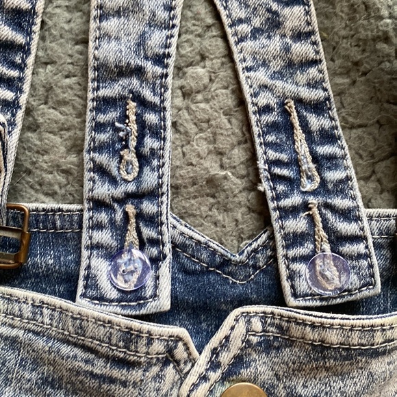 Seductions Acid-Wash Overall Shorts - Picture 4 of 7